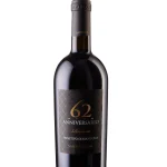 Dieser Primitivo di Manduria feiert das Gründungsjahr der legendären Winzergenossenschaft Cantina San Marzano. Die perfekt ausgereiften Trauben stammen aus dem DOC-Gebiet in Salento